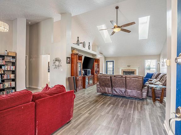 5th image of 8287 Priestley Dr