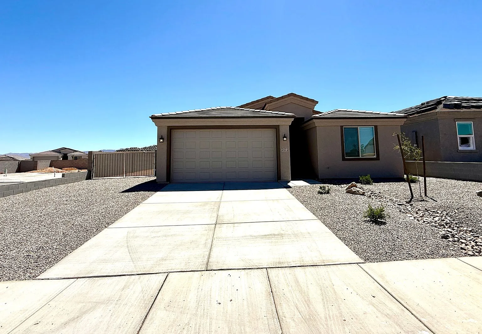 New 2025 Construction 3 Bed / 2 Bath Home with RV Parking & Modern Finishes Available Now! — Photo 3