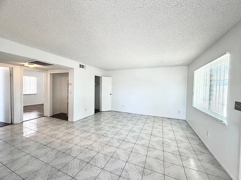 3427 E Cheyenne Ave #A — Photo 18