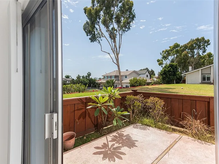 3331 Calle La Veta — Photo 37