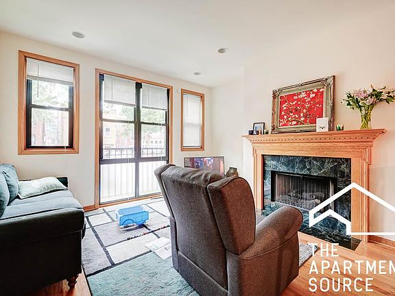 3rd image of 3117 N Damen Ave
