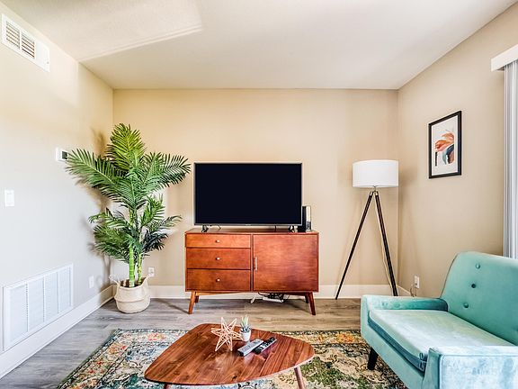 3rd image of 3014 Los Prados St #218