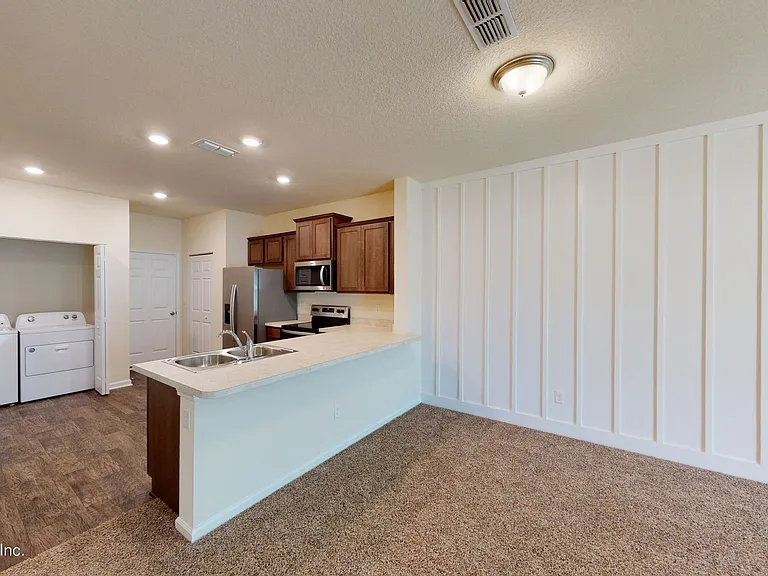 810 Capitol Pkwy — Photo 6