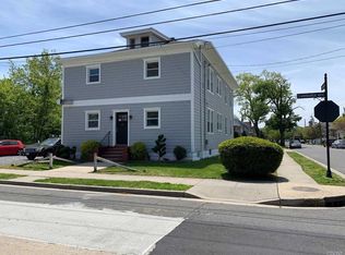 28 Lawrence Ave APT 3, Lynbrook, NY 11563