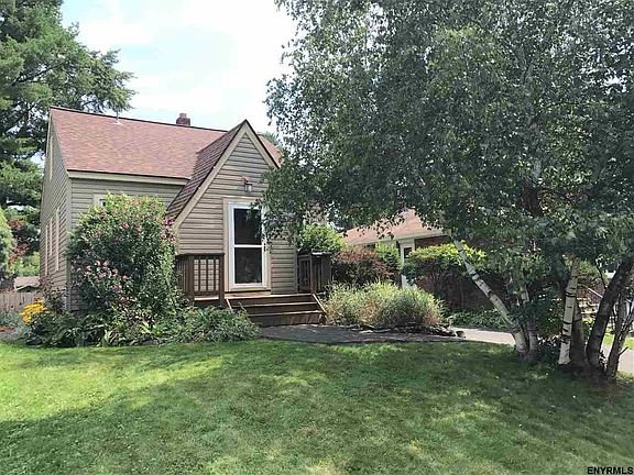 2nd image of 11 Marlborough Ct