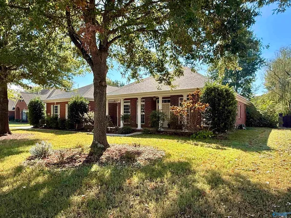 3015 Cobble Farms Dr SE, Owens Cross Roads, AL 35763