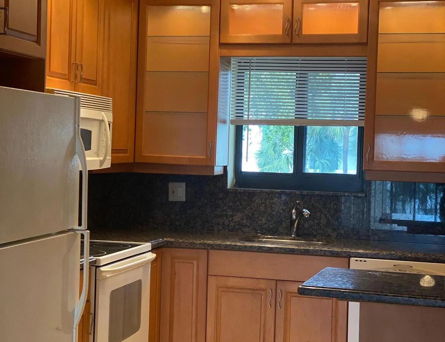2 bed, 2.0 bath, 938 sqft, $2,600 — Photo 2