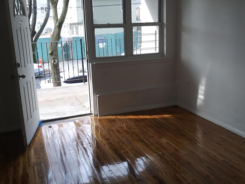 1st image of 3900 Harper Ave #1