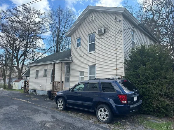 4 Roosevelt Dr, Whitesboro, NY 13492