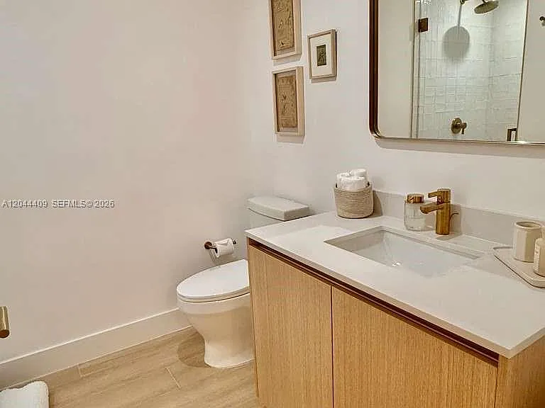 90 NE 32nd #302 — Photo 17
