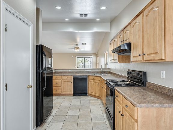2nd image of 10769 W Windsor Ave