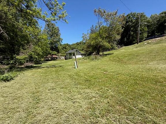 3rd image of 420 Dogwood Hill Rd