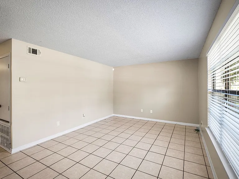 1016 Assisi Ln — Photo 6