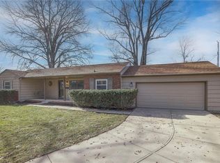 7614 Mohawk Dr, Prairie Village, KS 66208