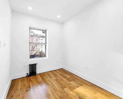 3rd image of 182 Avenue A