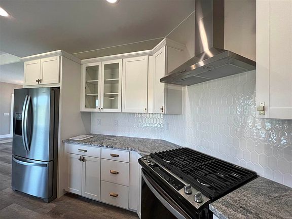 5th image of 20 S Seven Oaks Rd