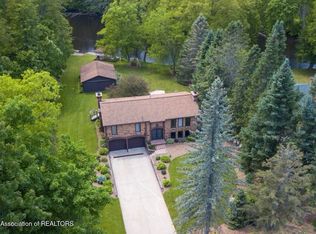 3874 Roland Dr, Eaton Rapids, MI 48827