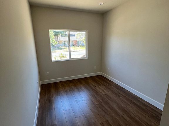 5th image of 15700 1/2 Marilla St