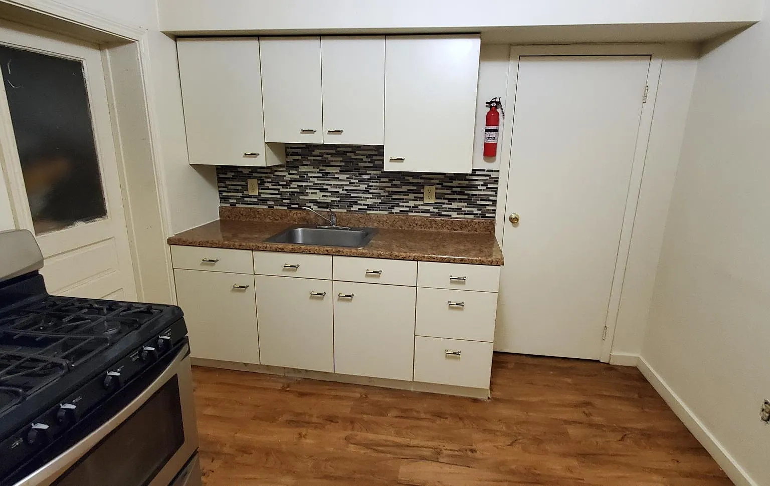 2 bed, 1000 sqft, $975 — Photo 4