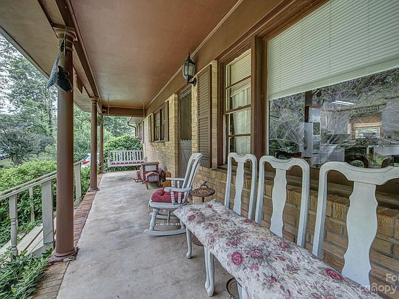4th image of 830 Honeywood Ln