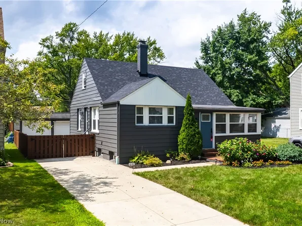 4318 W 222nd St, Fairview Park, OH 44126