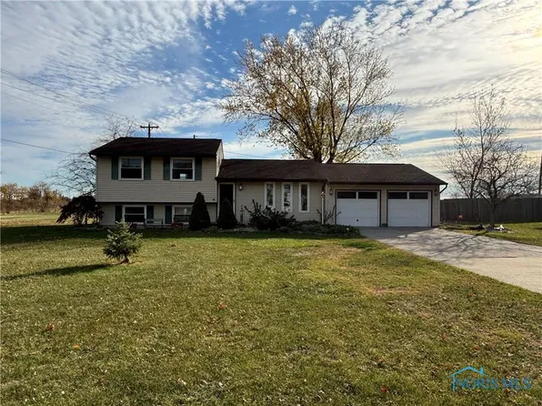 1996 Riverview Dr, Defiance, OH 43512