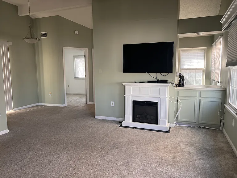 117 Whitehaven Ct — Photo 3