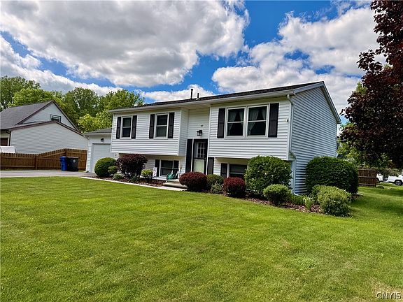 2nd image of 37 Sunnyfield Dr