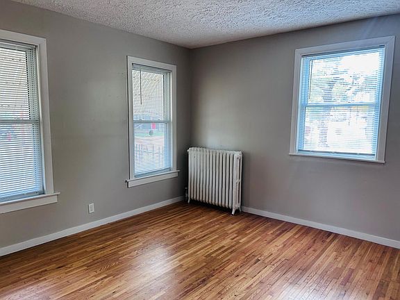 3rd image of 567 Livingston Ave