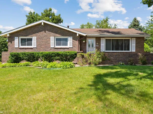 2505 Reyclif Dr, Marshalltown, IA 50158