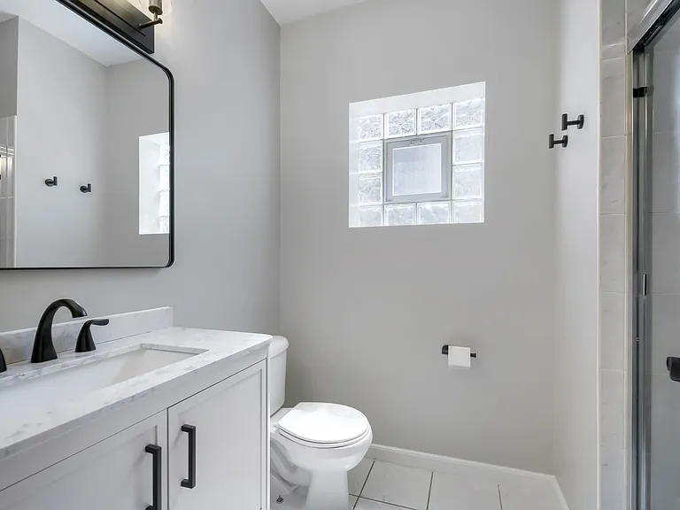 1422 N Maplewood Ave — Photo 11