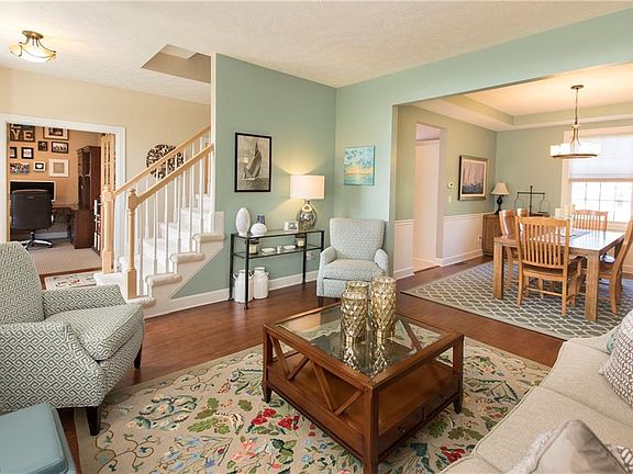 3rd image of 614 Arborside Ln