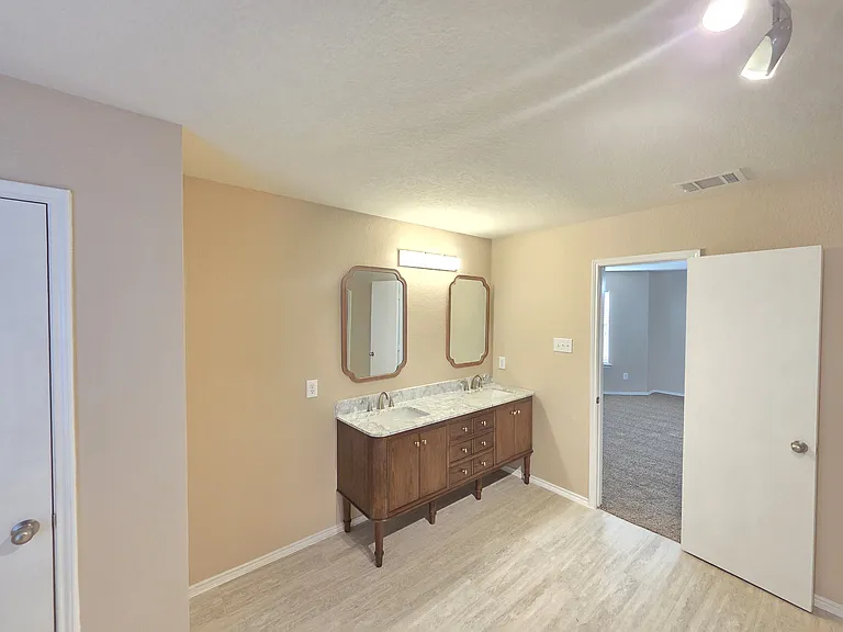 8138 Mossberg Dr — Photo 33