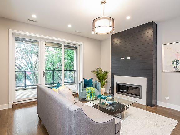 4th image of 1228 W Melrose St #2