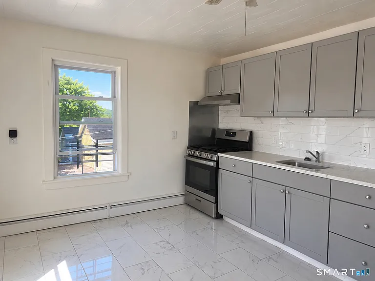 37 Elm St — Photo 2