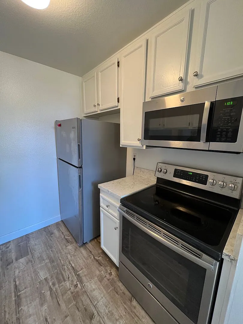 One Bedroom Condo In The Heart of UTC! — Photo 2