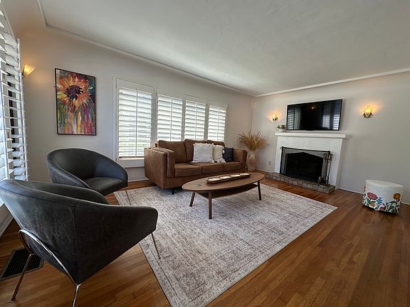 2nd image of 1030 W Redwood St #1