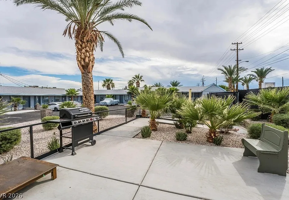 1401 E Carson Ave #13