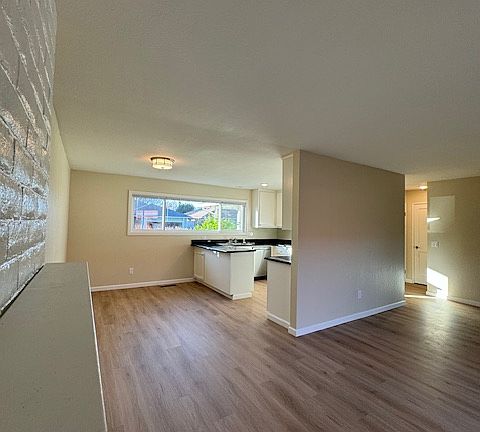 4th image of 220 Vineyard Dr