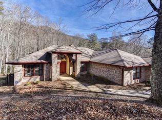 121 Foothills Dr, Hendersonville, NC 28792