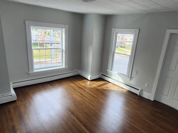 22 Kneen St, Shelton, CT 06484