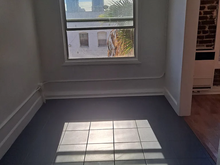 Manhattan Place — Photo 15