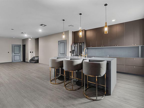 2nd image of 389 NW 17th Street #389