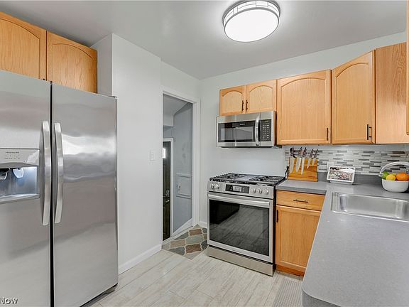 5th image of 1677 Douglas Rd