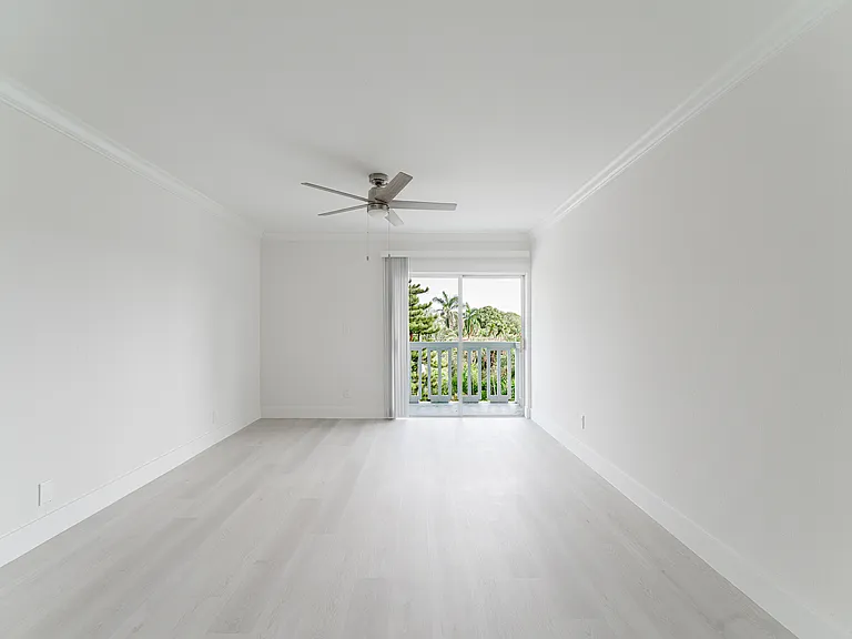 Deerfield East — Photo 13