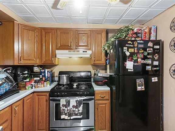 5th image of 2329 Buena Vista St