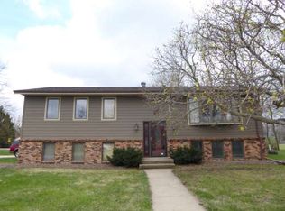 1805 Red Leaf Ct, Windom, MN 56101