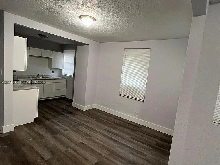 5703 Avenue B — Photo 3