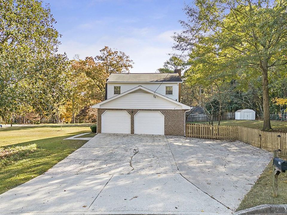 1st image of 440 Pine Forest Dr