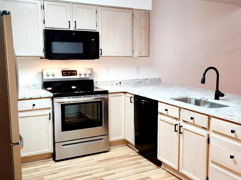 6015 Caddy Cir — Photo 4